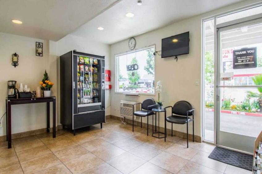 2 Full Beds  Non-Smoking Kitchen - foto 18