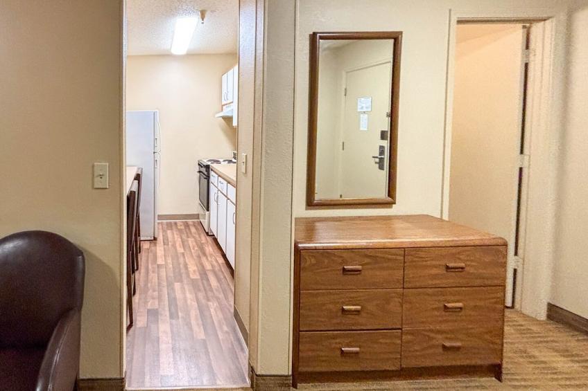 1 Queen Bed | Mob Acc Tub Ste Nsmk Sb Micfri - foto 34