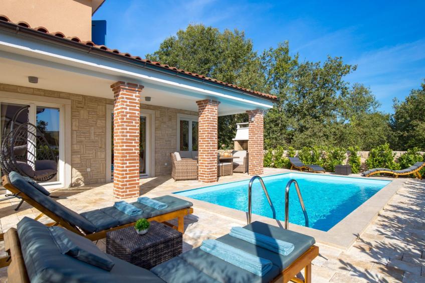 Romantische Villa mit Pool, umgeben von Natur - foto 7