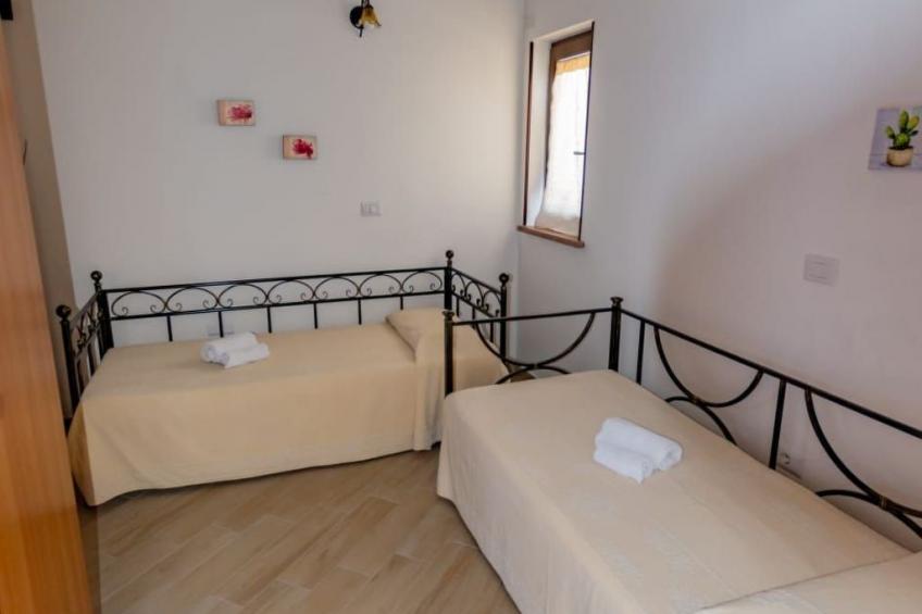 Wohnung mit drei Betten - foto 6