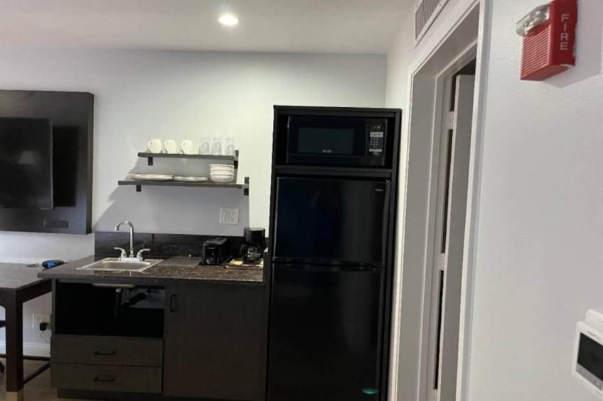 2 Queen Beds  Non-Smoking Kitchen - foto 16