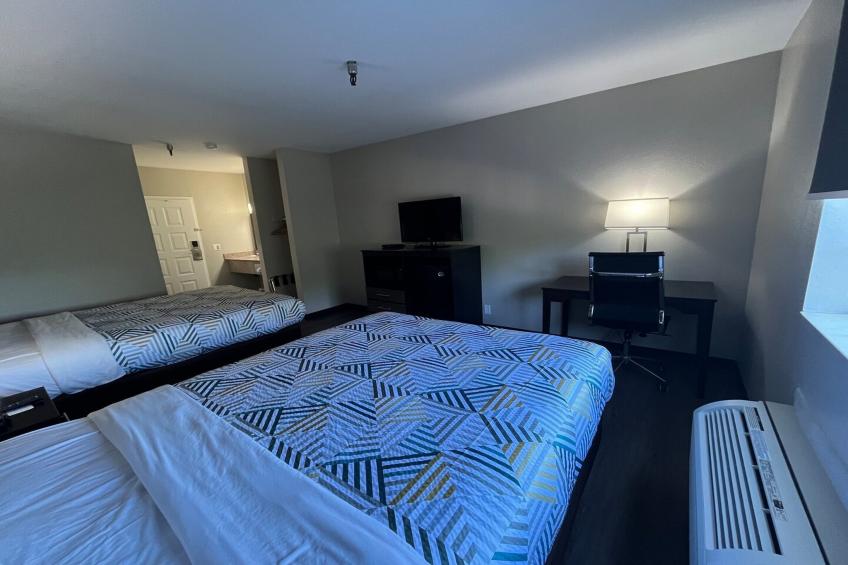 2 Queen Beds | Non-Smoking, Micfridge - foto 4