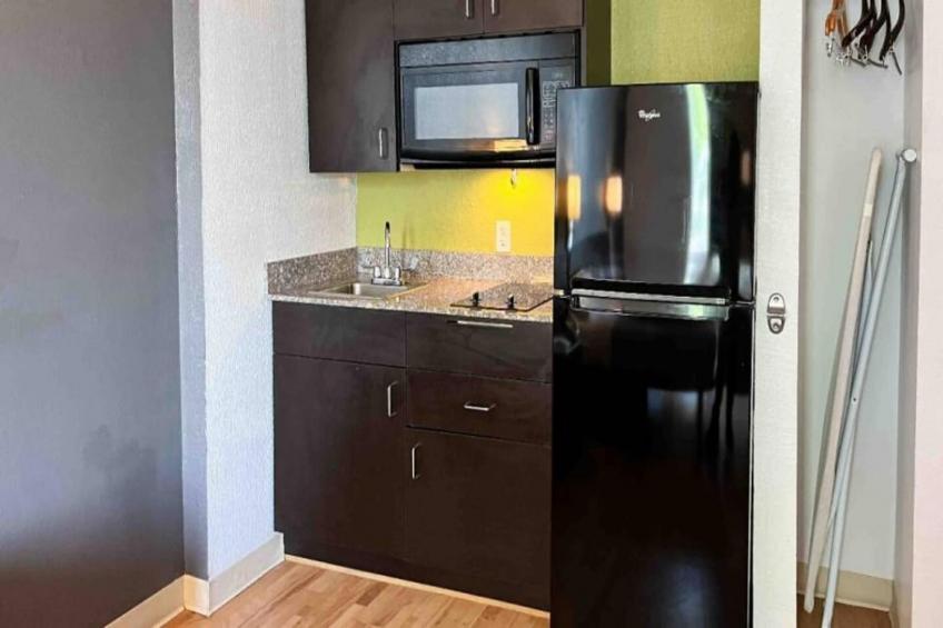 1 King Bed  Smoking Kitchen - foto 4