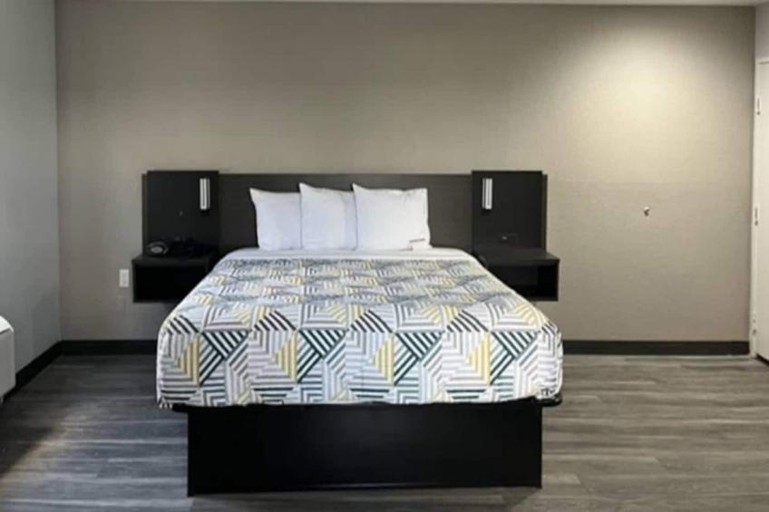 1 King Bed  Non-Smoking Micfridge - foto 8