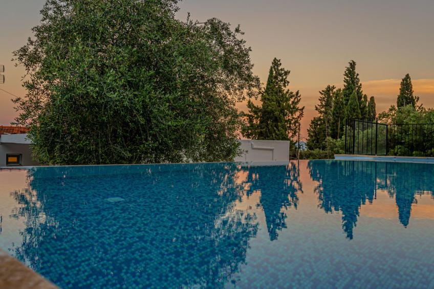 "Zeus" mit Infinity Pool - foto 47