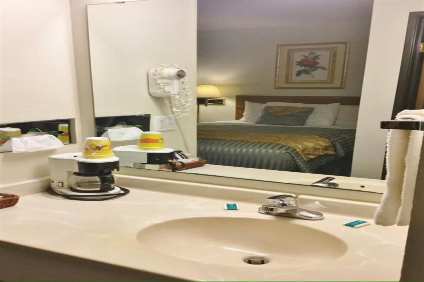 US_FMO001_King Bed Non-Smoking with Jetted Tub - foto 22