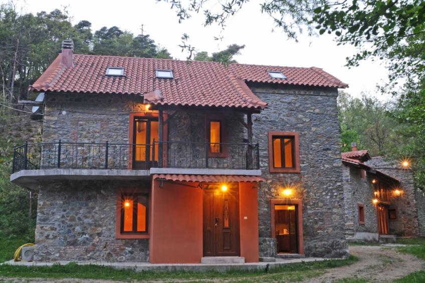 Giusvalla Deluxe Forest 3 Etagen Villa