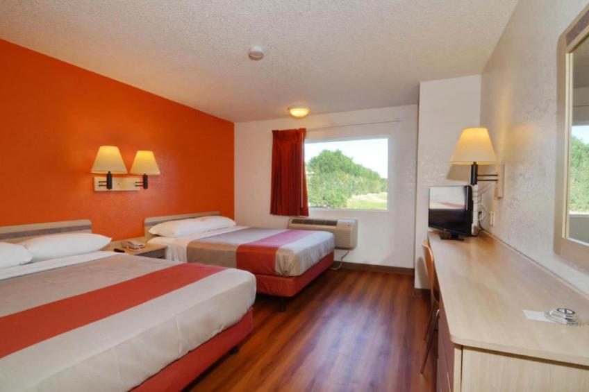 2 Full Beds  ADA/Tub/Mini Fridge - foto 16
