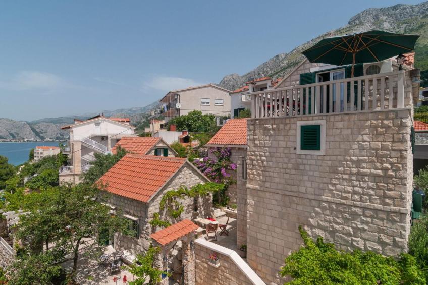 Gemütliche Wohnung in Omiš mit Privatem Balkon