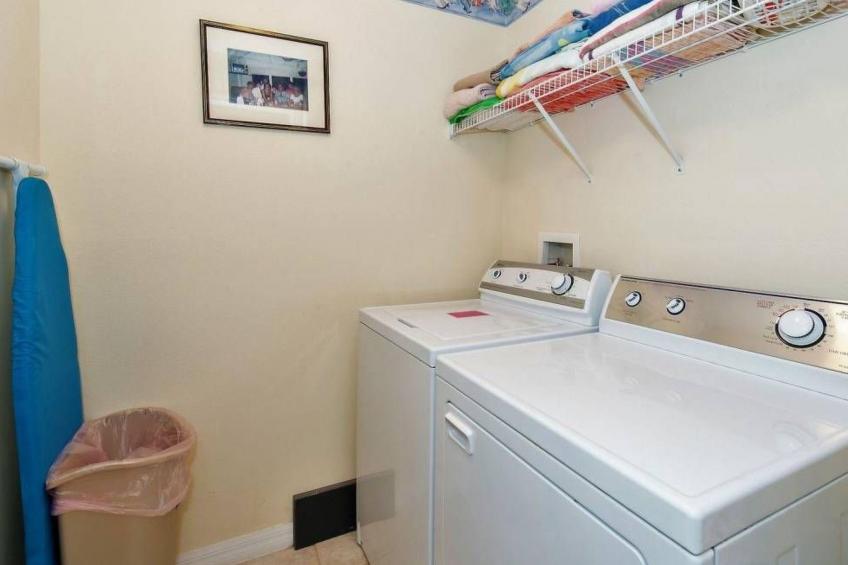 Sonniger Privatpool mit freistehendem Whirlpool und Filmraum - foto 25