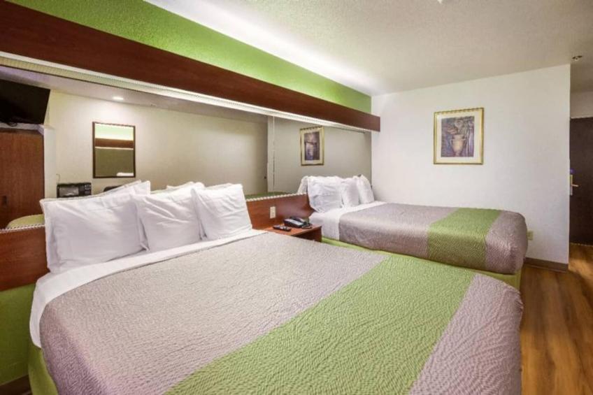 2 Queen Beds  Non-Smoking Micfridge - foto 5