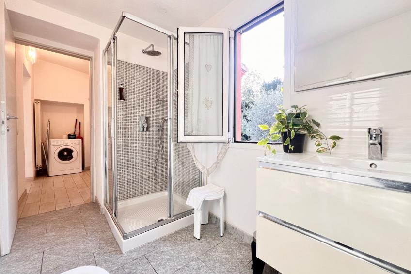 Wohnung im zweiten Stock mit Parkplatz und Garten - foto 36