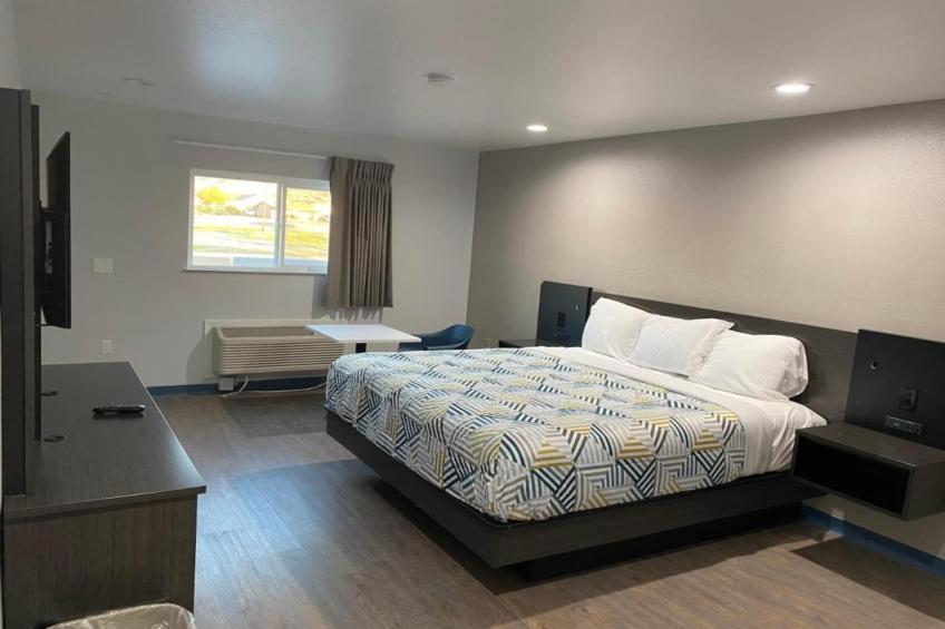 1 King Bed  Mob Acc RI Shwr Nsmk Micfridg - foto 10