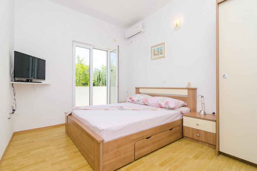 Apartments & Rooms Barišić - Studio Apartment with Balcony and Garden View (First Floor)-APT 2 - foto 17