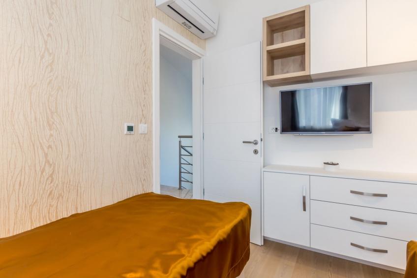 Schöne Villa in einer ruhigen Umgebung mit Pool - foto 34