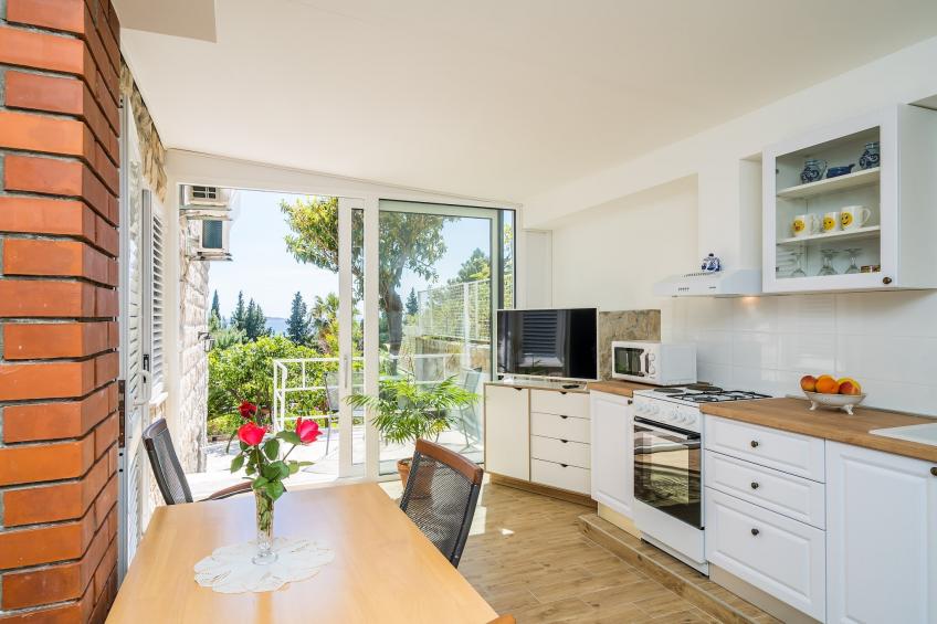 Guest House Villa Nina- Two Bedroom Apartment with Terrace and Sea View (Apt67) - foto 3