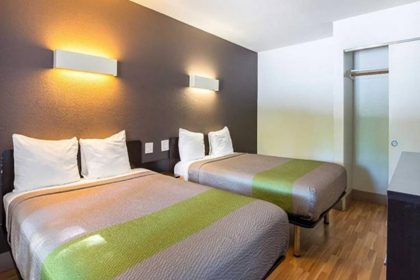 3 Full Beds  Non-Smoking - foto 11