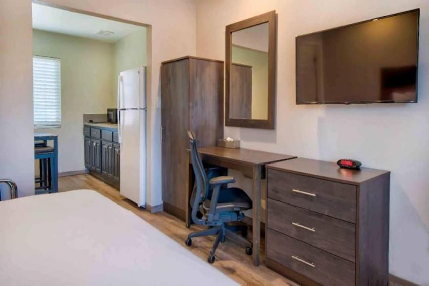 1 King Bed  Non-Smoking Kitchen - foto 6