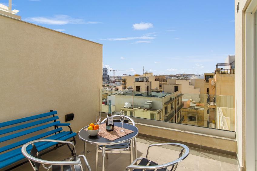 Sunny penthouse modern 2 bdr - Sliema