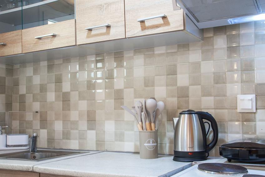 Berge und die ikonische Landebahn des Flughafens Skiathos - foto 6