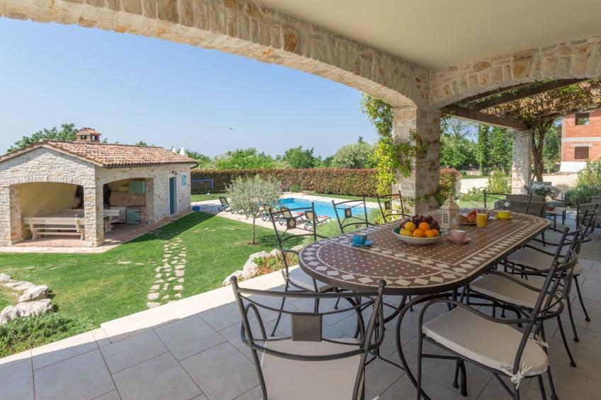 Villa mit Pool, Garten und Sommerküche - foto 14