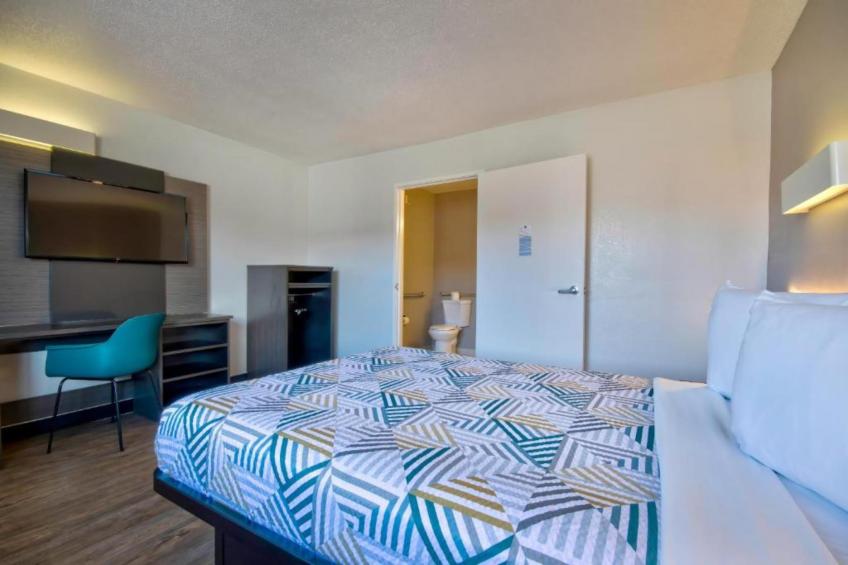1 King Bed  Non-Smoking - foto 11