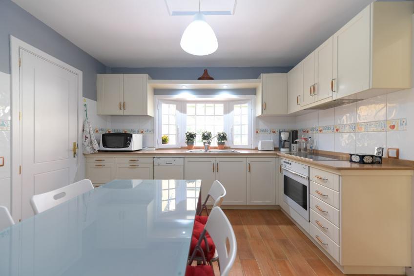 House with cozy garden BBQ and free parking - foto 3