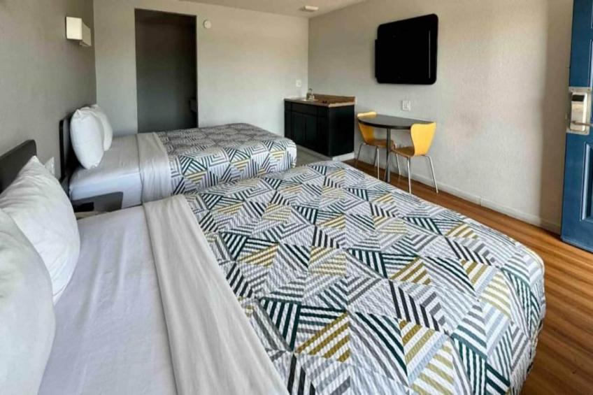 2 Queen Beds  Non-Smoking Micfridge - foto 5
