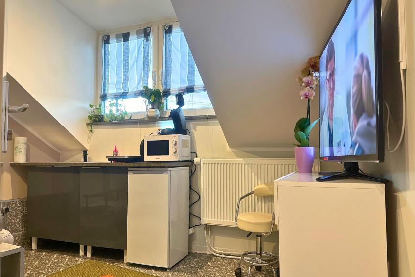 F002 Apartment mit Schlafzimmer DG - foto 4