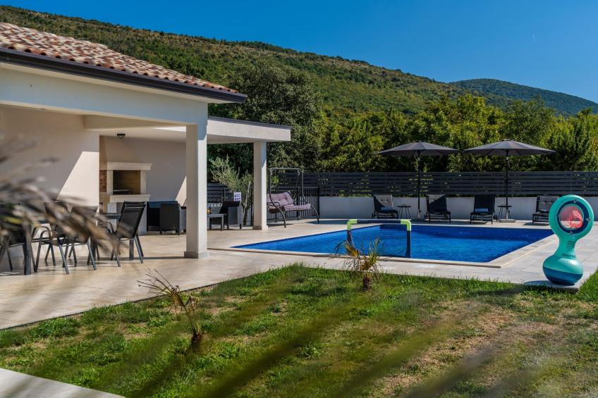 Elegantes Escape mit Pool und Panoramablick - foto 11