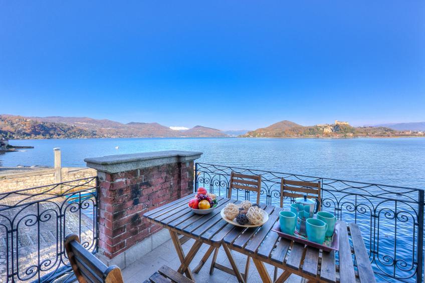 Stella Del Lago Pied Dans L'Eau