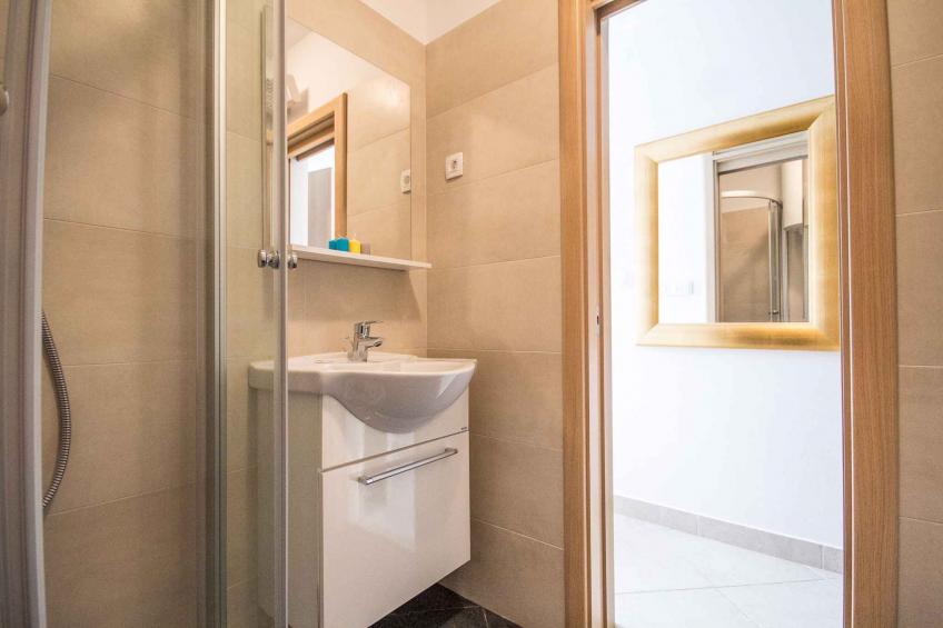 Vakantiewoning in de oude binnenstad en in de buurt van het strand - VW-ZRMD - foto 13