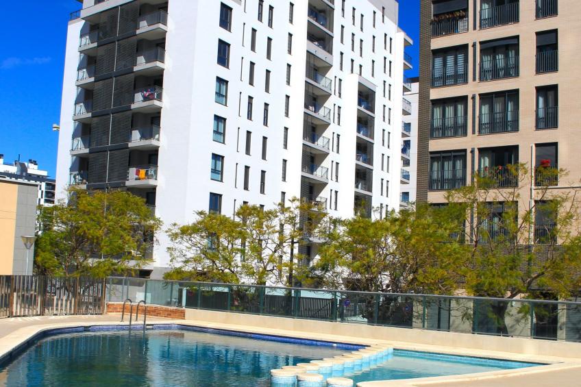 Luxuriöse Wohnung mit 1 Schlafzimmer, Balkon und Pool