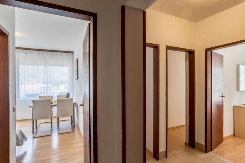 Tihana mit mediterranem Garten - foto 17