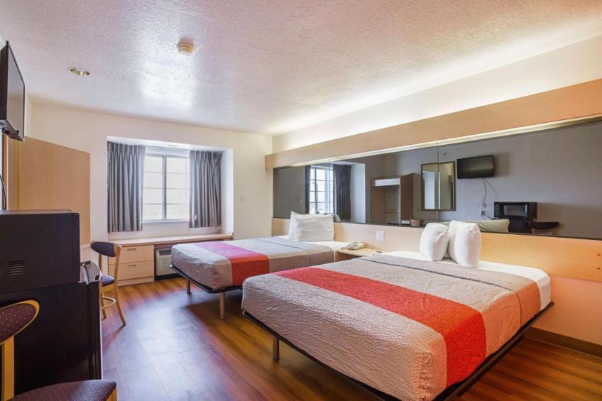 2 Queen Beds  Suite Non-Smoking - foto 10