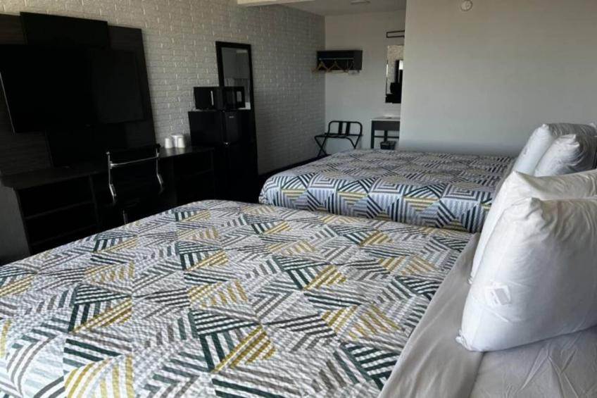 2 Queen Beds  Non-Smoking Micfridge - foto 10