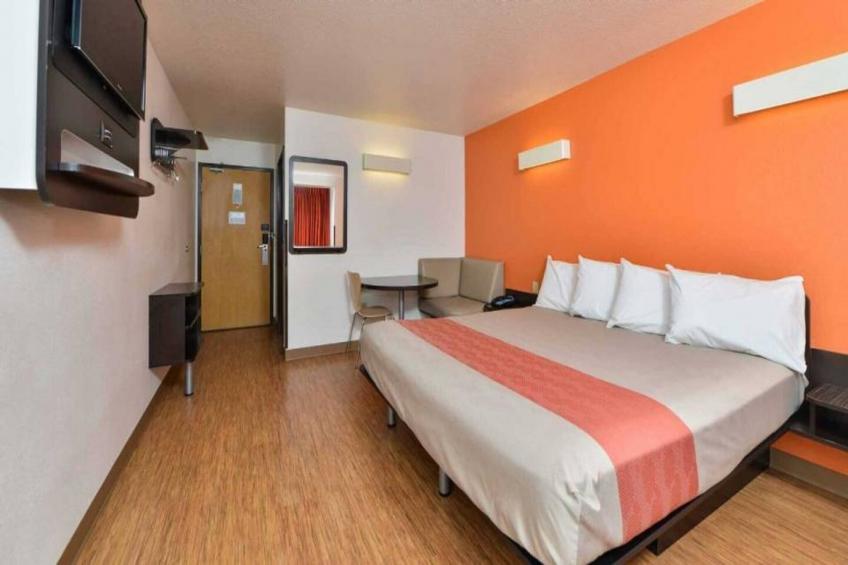 1 Queen Bed  Mobility Access Tub Ste Nsmk - foto 6