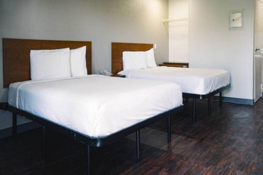 2 Queen Beds  Non-Smoking Kitchen - foto 7