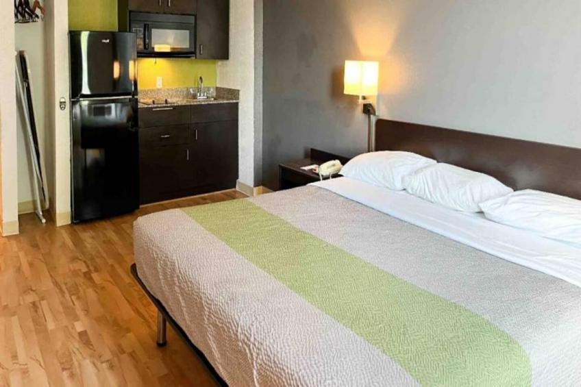 1 King Bed  Smoking Kitchen - foto 14