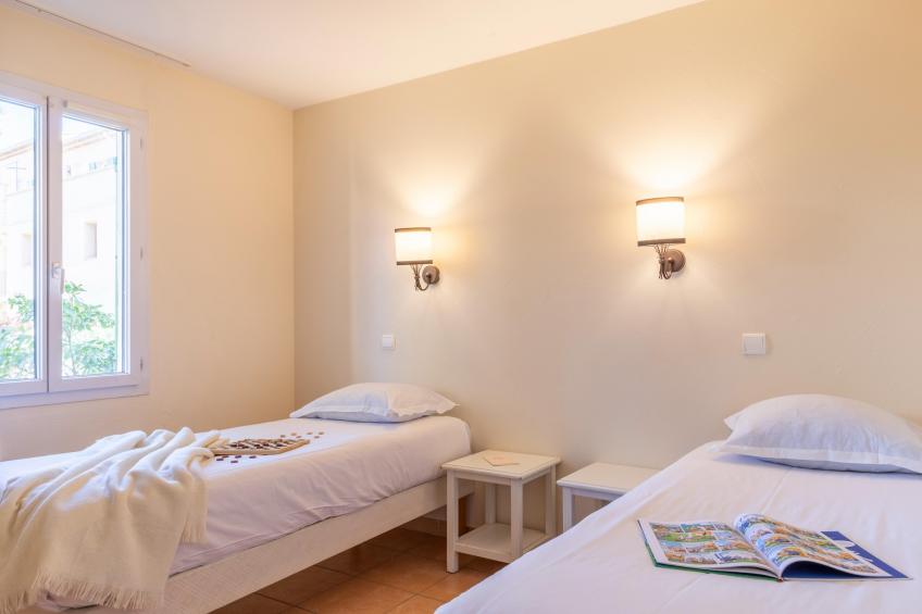 Pierre & Vacances Village Pont Royal en Provence Apartment 8 people - 2 bedrooms + 1 sleeping alcove - Balcony - Air-conditioned - Renovated - foto 10