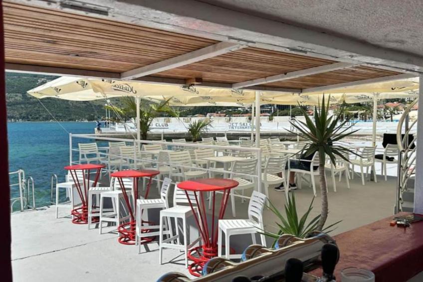 Stunning Beachfront Stay in Herceg Novi -  One Bedroom Apartment B - foto 14