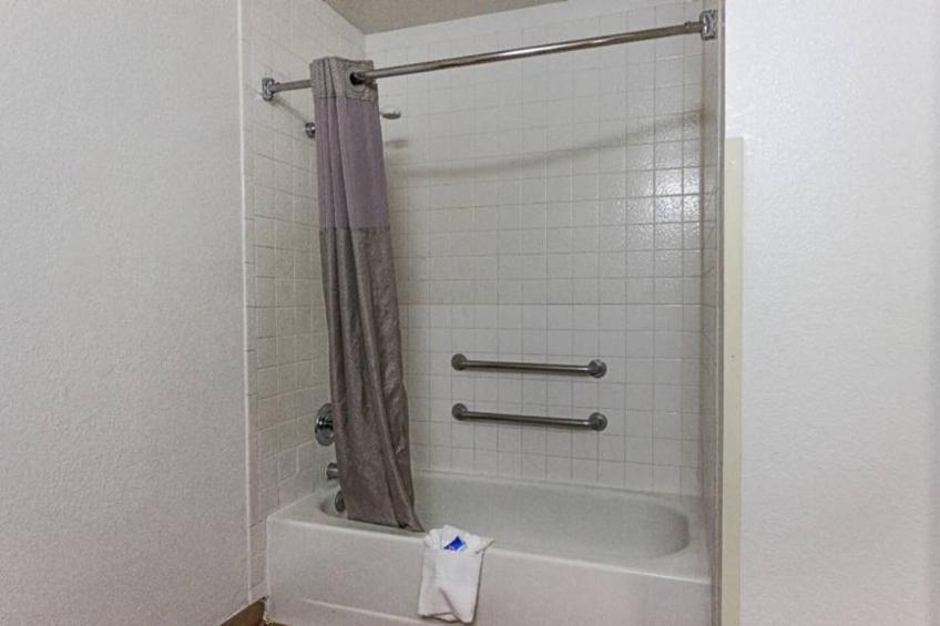 1 King Bed  Non-Smoking Micfridge - foto 22