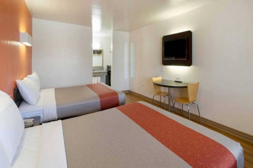 2 Queen Beds  Smoking - foto 16