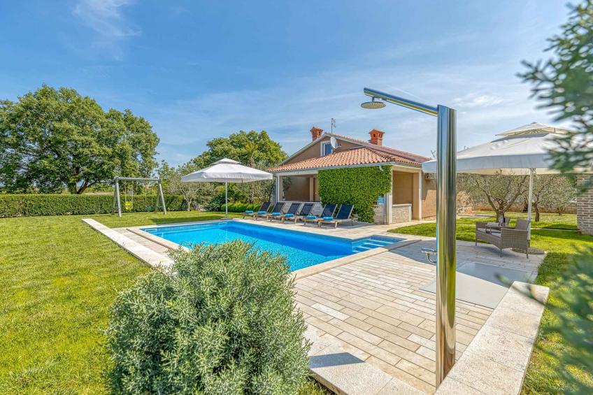 Villa with private pool and large garden - BF-MHGC7