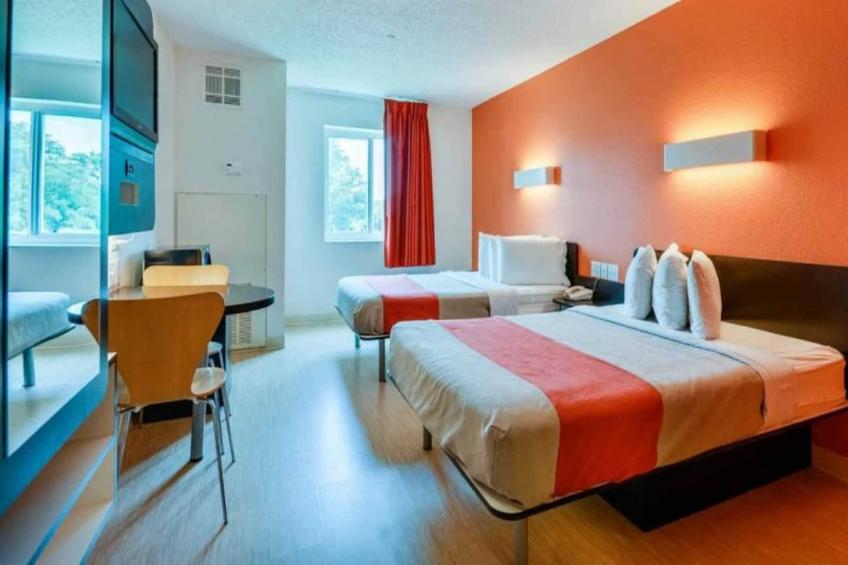 2 Full Beds  ADA/Tub/Premium/Micfridge - foto 7