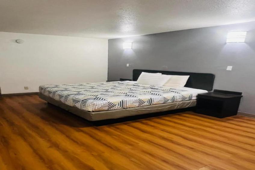1 Full Bed  Non-Smoking Micfridge - foto 10