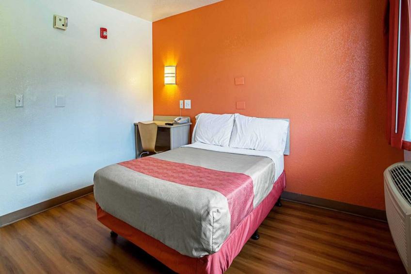1 Queen Bed  Micfridge - foto 3