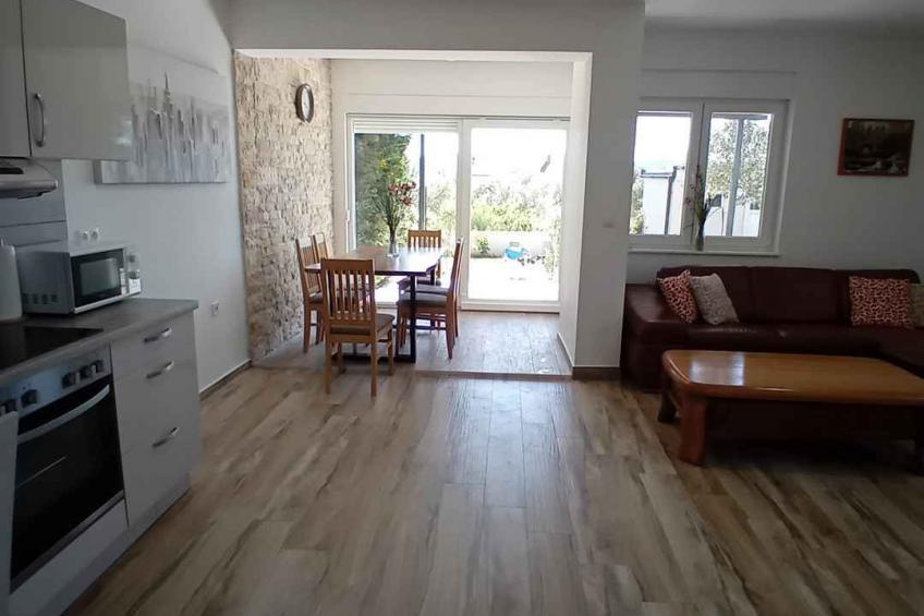 Holiday apartment with garden and air conditioning - BF-78J2C