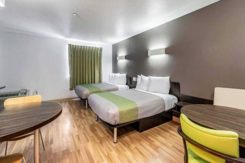 2 Full Beds  Suite Non-Smoking Kitchen - foto 3