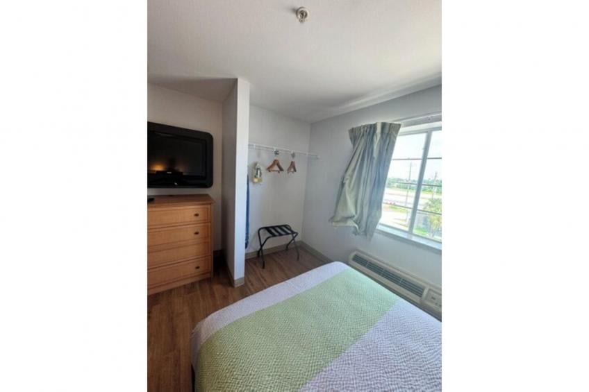Queen Bed with Kitchenette Non - Smoking - foto 6